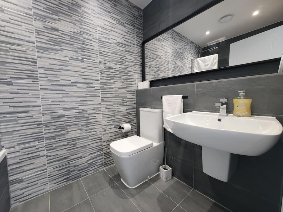 Paradigm Court, Modern 2-Bedroom Apartment F2, Oxford Eksteriør bilde