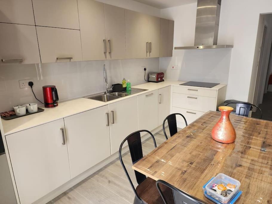 Paradigm Court, Modern 2-Bedroom Apartment F2, Oxford Eksteriør bilde